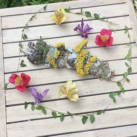 Romantic White Sage Floral Bouquet Lavender and Yarrow 8” New - Picture 3 of 16